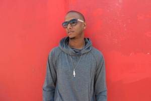 AMP LIVE: After a few  squeegee man synths, the bass gets going