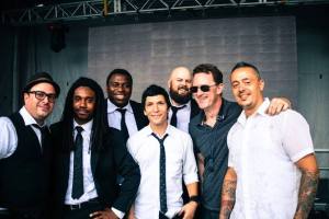 Julian taylor Band short