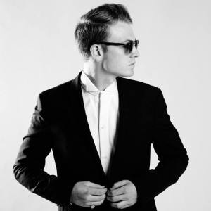 AU8UST - A swirl of cosmological goo laces the slivering opening vocals...