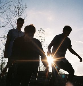 Juniors - Windy and echoing with small waves of extremely brilliant guitars that trill around the forebrain sound...