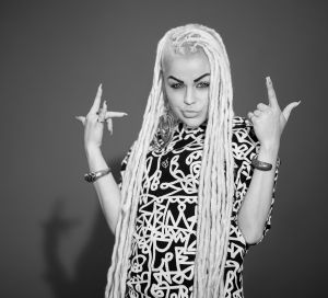 ÒLAH BLISS - Jaggedy edges, clear parchment rhythms and slinky vocals...