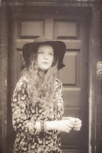 Distinctive and dark folk rock with dazzling beautiful vocals...