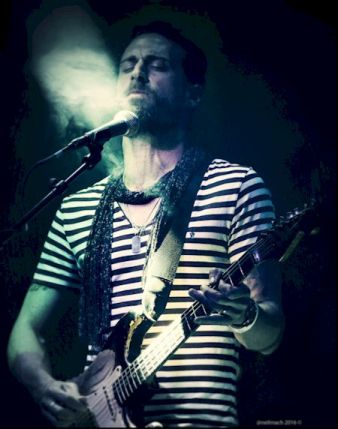 Dan Patlansky - oxidized riffs that felt fragile, tense and anxious... Image by @neilmach 2016 ©