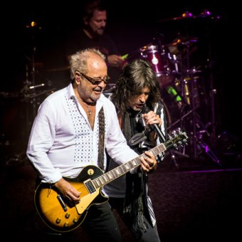  Mick Jones on guitar. Image by Laurence Harvey