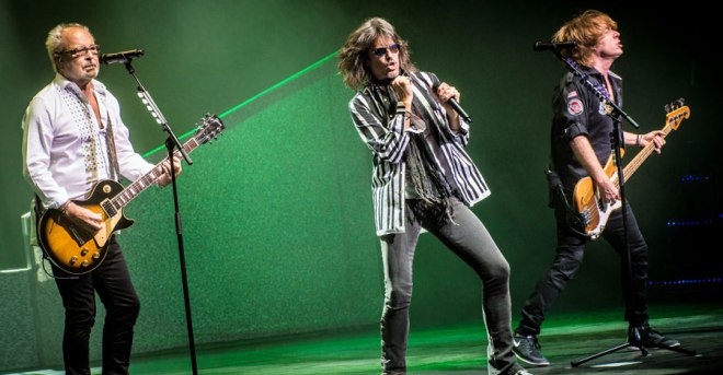  Mick Jones [left] Kelly Hansen [centre] Jeff Pilson [right] Image by Laurence Harvey