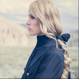 DANI - The splendid voice shimmers above the darkness ...