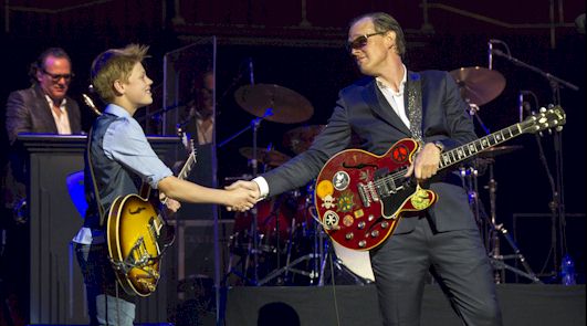 Toby Lee shaking hands with Joe Bonamassa 