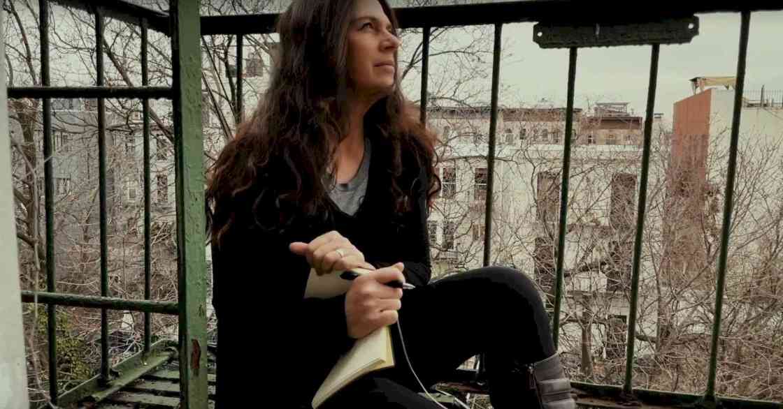 Sari Schorr Turn The Radio On