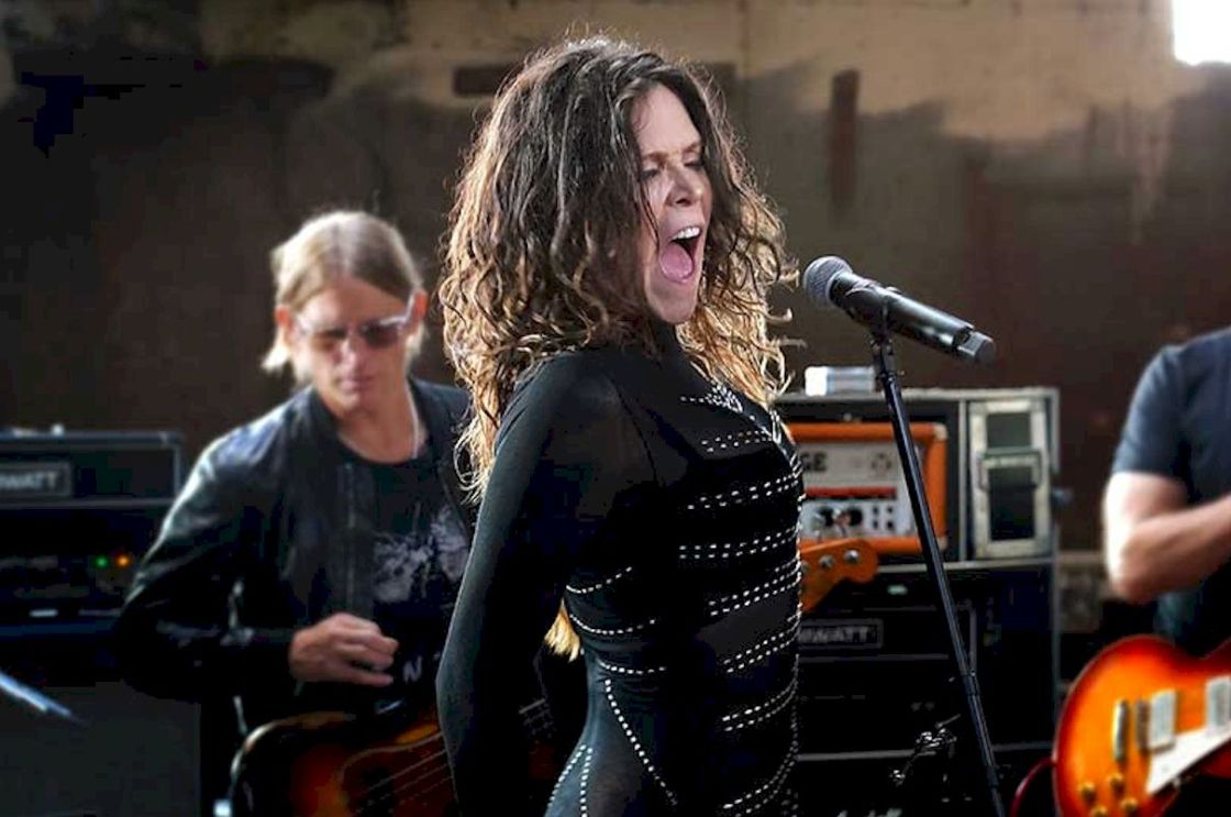 Beth Hart Photo Credit © Roxanne de Roode