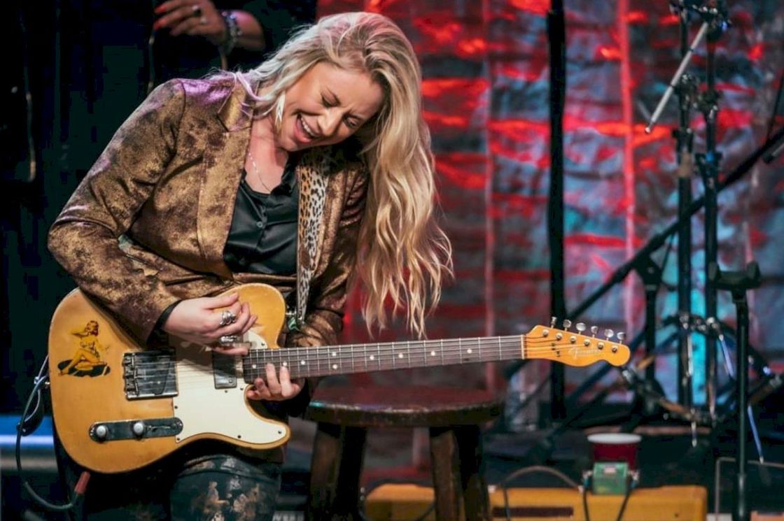 Joanne Shaw Taylor photo credit: Kit Wood