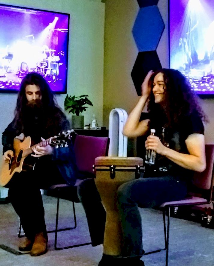 Crwon Lands unplugged at UMG photo credit @neilmach 2022