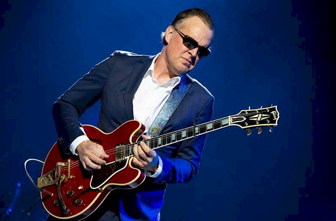 Joe Bonamasaa Photo Credit © Adam Kennedy