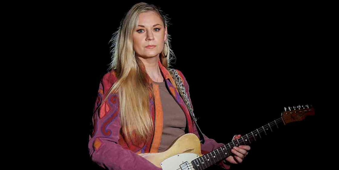 JOANNE SHAW TAYLOR Wild Love Photo Credit: © Stacie Huckeba