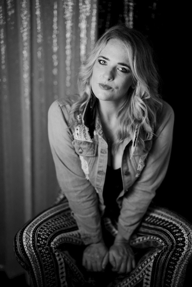 Elles Bailey Lean on My Love photo credit: Laura Schneider