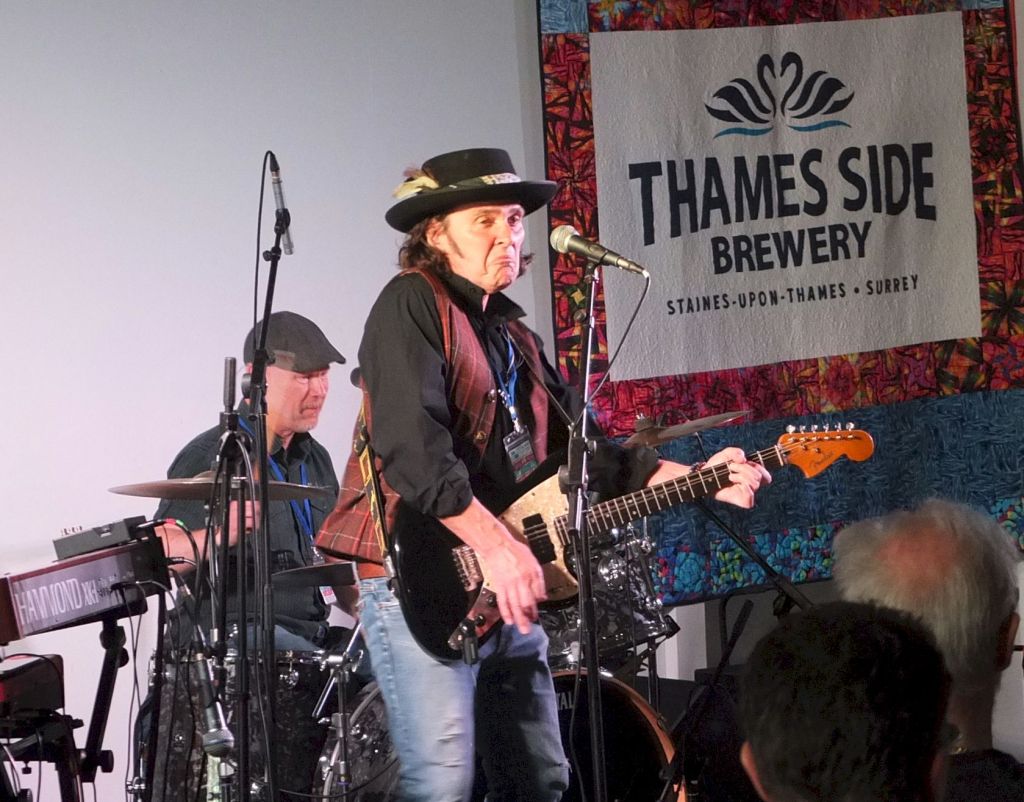 MARTIN ABRAHAMS delivered some fuzzy & blistering guitar heroics with his tight band brining thumping bass and solid percussion...