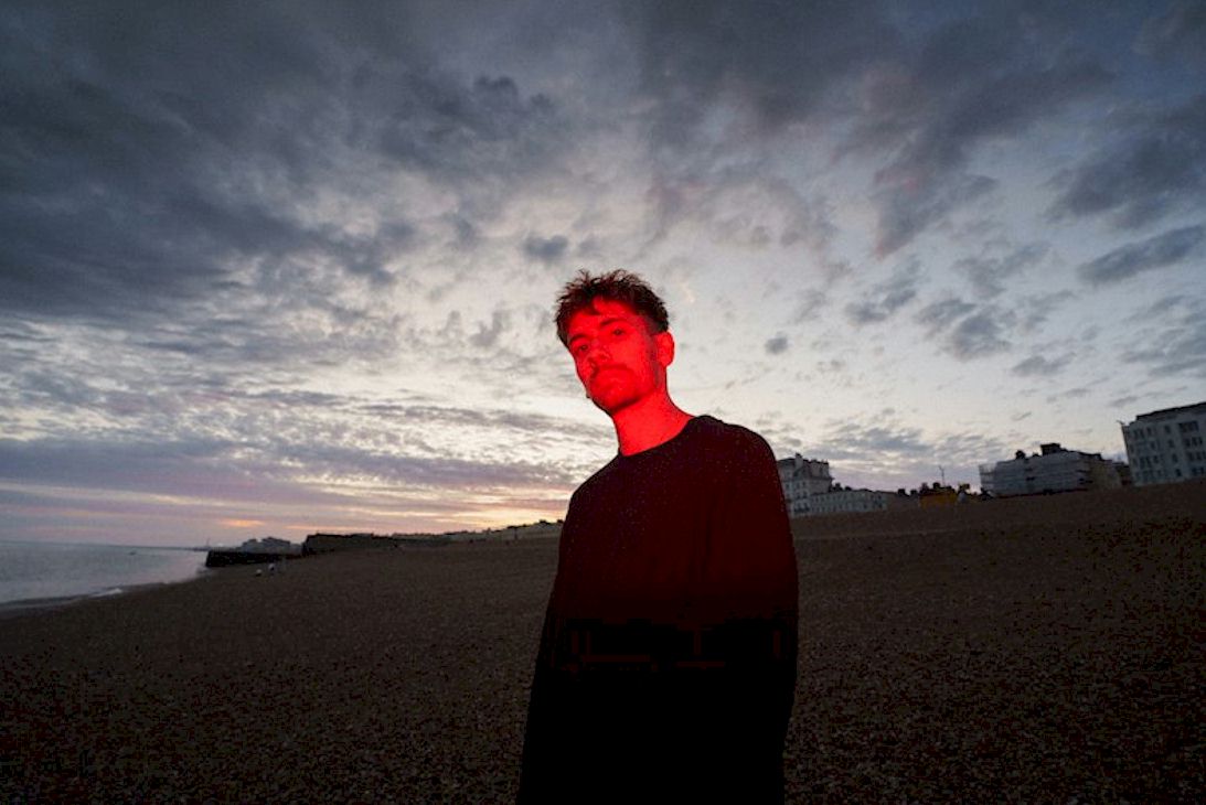 FÉLIX RABIN Tinge of Blue Photo Credit- Chiara Ceccaioni