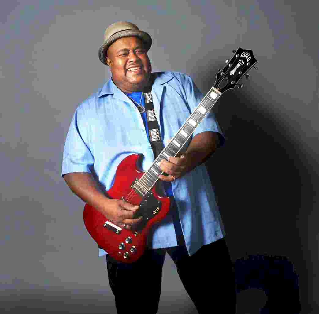 LARRY McCRAY arrives in Heartbreak City - photo Curtis Knapp