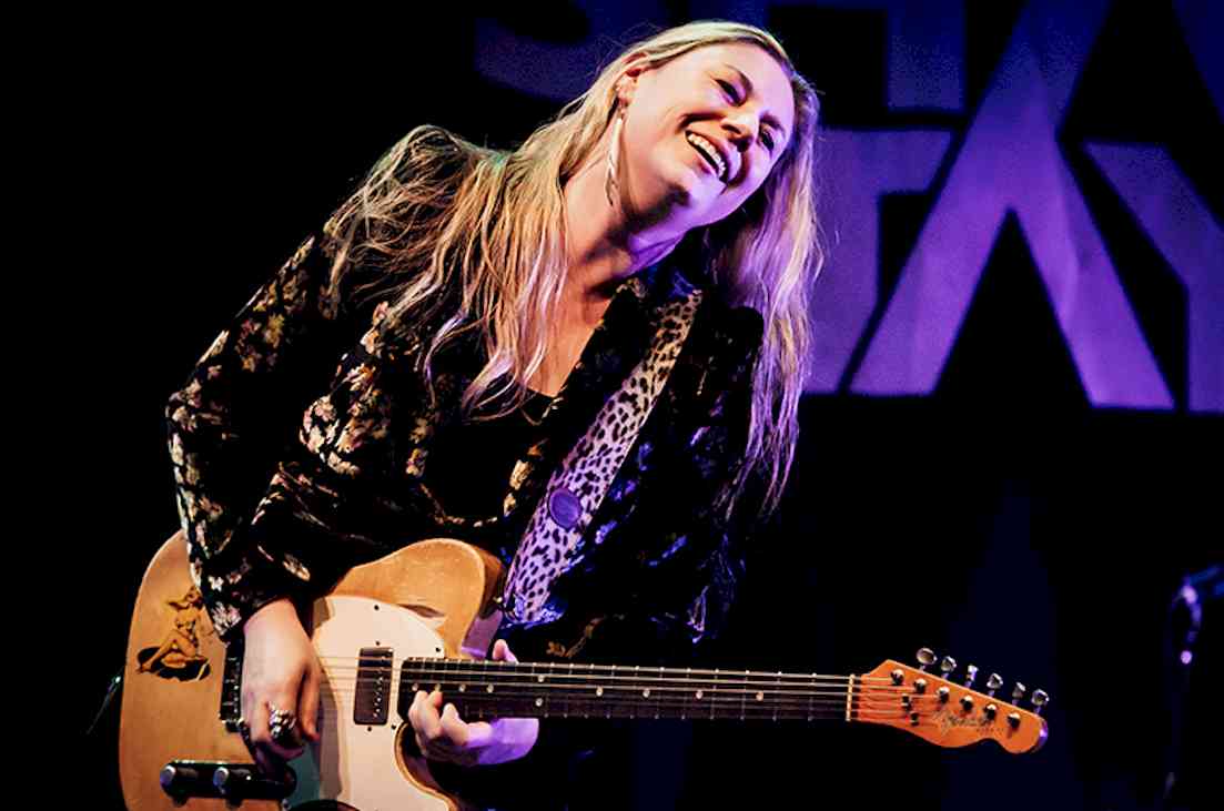 JOANNE SHAW TAYLOR Black + Gold Tour Photo Credit © Adam Kennedy