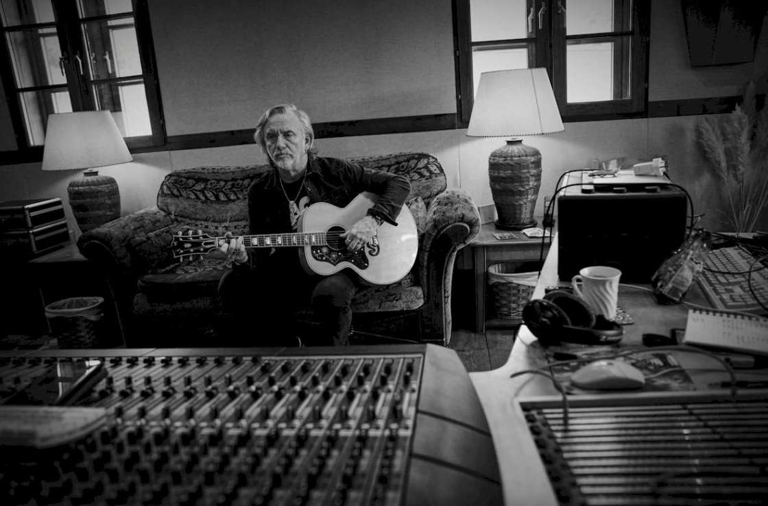 LUKE MORLEY Walking On Water - Photo Credit Jason Joyce