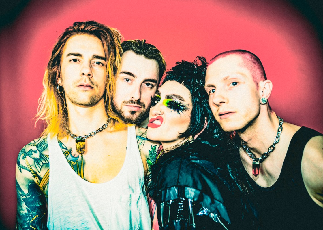 JO-JO AND THE TEETH Whisky Dreams - photo Esmé Bones