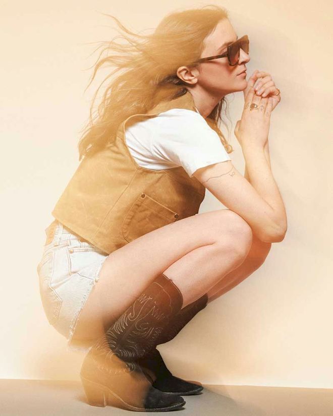 LAURA COX Demands Attention - Photo Credit © Li Roda-Gil