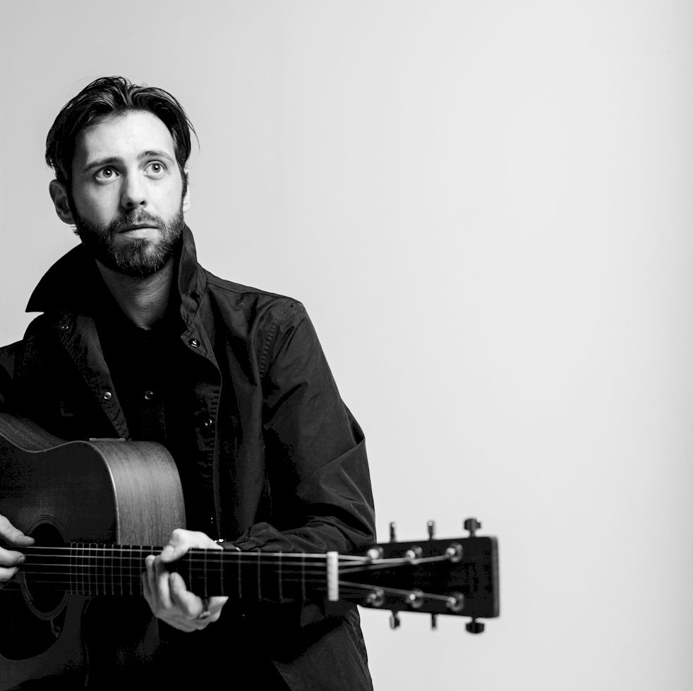LAURENCE JONES On His Own with guitar - photo credit Blackham Images