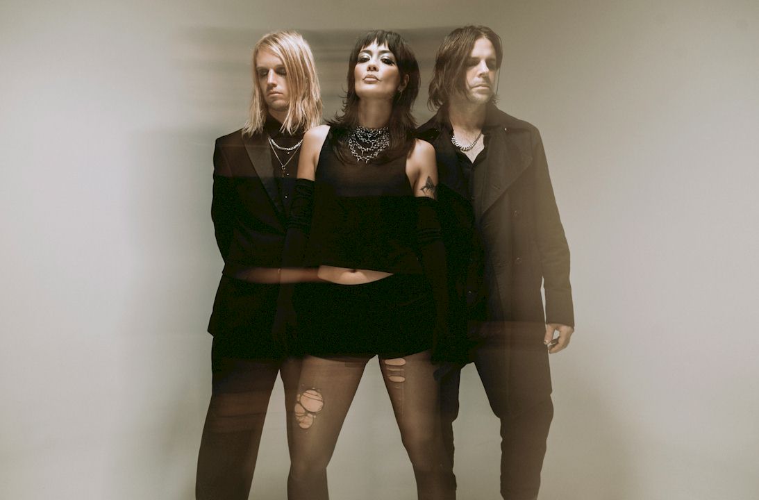 SAINT AGNES Good Boy - photo credit © Scott Chalmers - woman in black flanked by two men in black