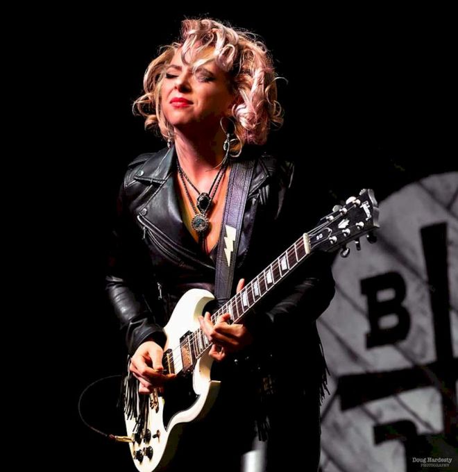 SAMANTHA FISH Rusty Razor plus UK Tour News - Photo Credit © Doug Hardesty - girl playing guitar