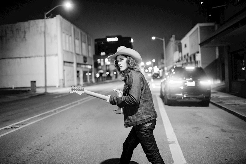 TYLER BRYANT Mama Like To Rock