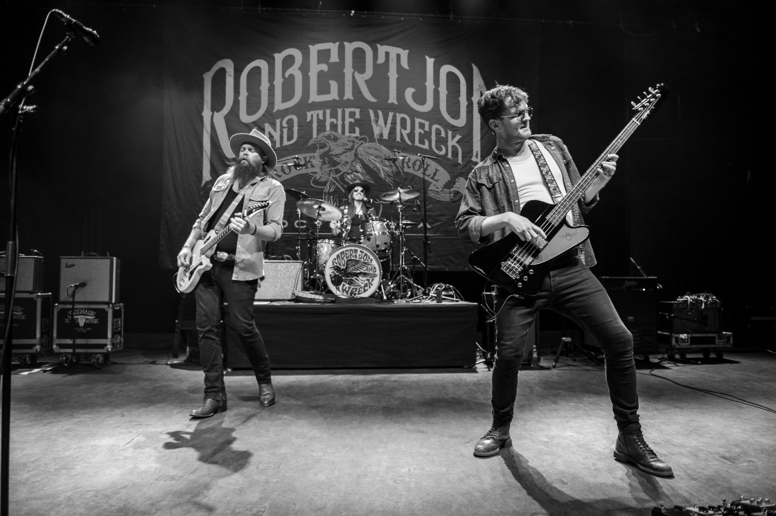 ROBERT JON + THE WRECK Live at London Shepherd's Bush - photo credit Zoran Veselinovic