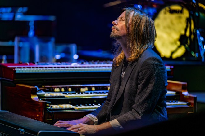 BONAMASSA King of Blues Guitar Birthday Bash - keyboards Lachy Doley - photo credit Phil Honley