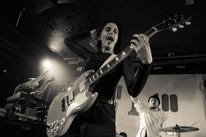 LAURA COX Live at the 100 Club London i - photo credit Phil Honley