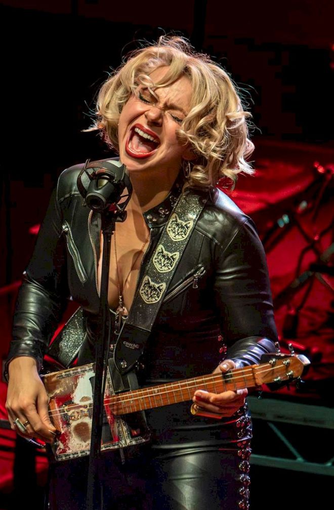 SAMANTHA FISH Paper Doll Live photo credit © Phil Honley - female guitarist playing a cigar box blues guitar and singing into a microphone