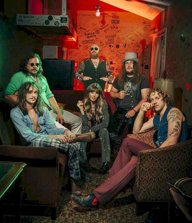 WOOD BURNT RED to support PARKER BARROW on UK dates - Photo Credit © Joe Del Tufo - band with one female and five males