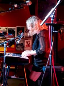IMAGINARIUM Festival at Facebar Reading - photo © Neil Mach - Carola Baer singer and keyboards player at her keyboards on stage