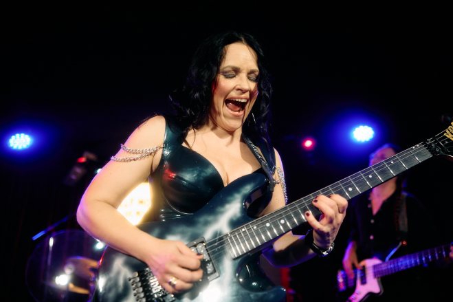 ERJA LYYTINEN 50th Birthday Show Putney photo © Rupert Hitchcox - female guitar player wearing black with black guitar