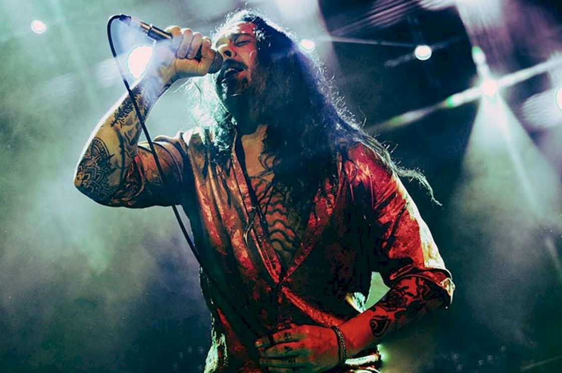 The Commoners Lost In The Highlights - man with long hair and beard singing into a microphone
